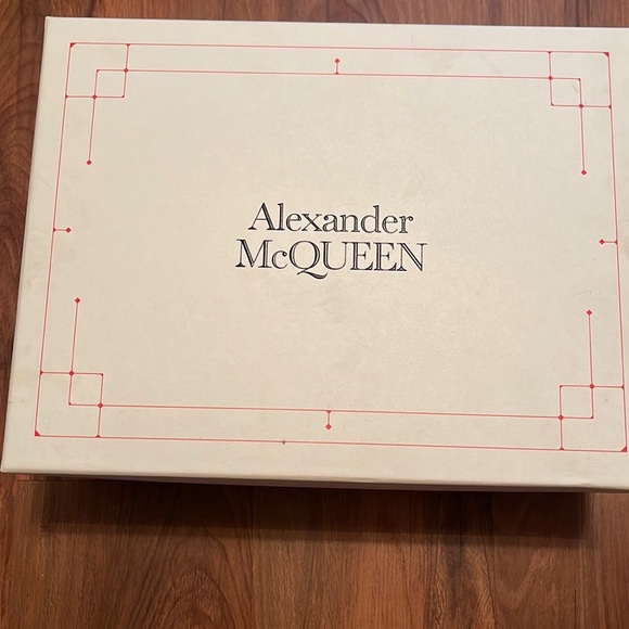 Authentic. Worn once. 38. Original box and tags - Picture 2 of 4